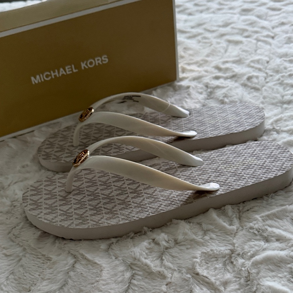 Michael Kors Vanilla Logo Sandals - Picture 8 of 11